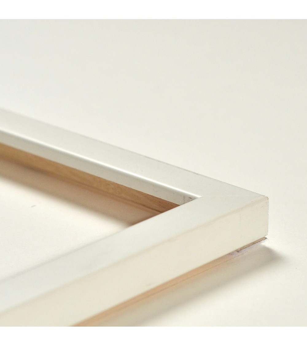 Cadre en bois mat fin, idéal pour l'encadrement de petits formats.
